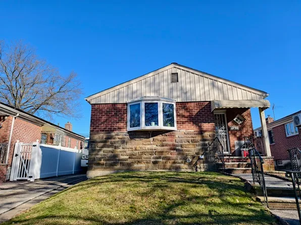 5827 208th St, Oakland Gardens, NY 11364