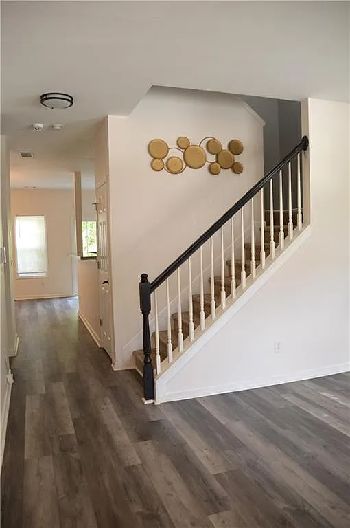 3 bed, 2.5 bath, 1662 sqft, $1,990 — Photo 2