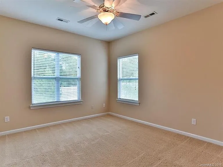9716 Ravenscroft Ln NW — Photo 21