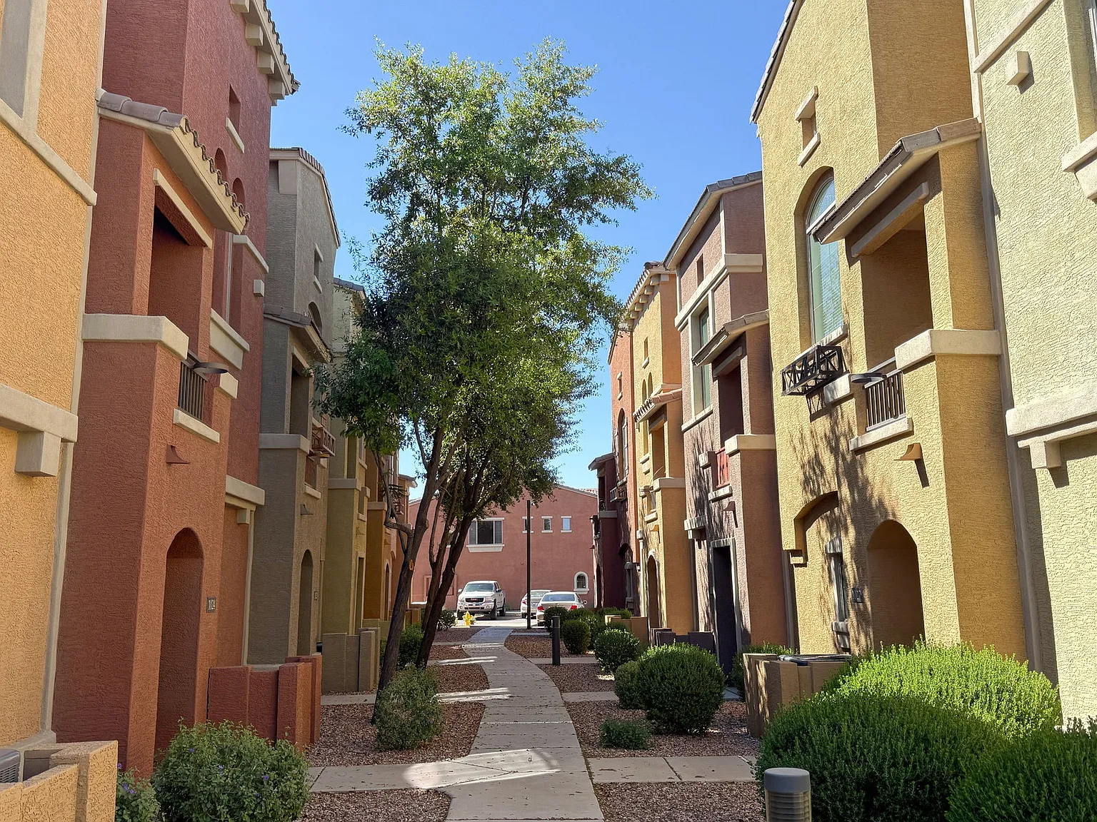 2 bed, 2.5 bath, 1105 sqft, $1,795 — Photo 3