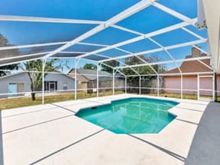 8821 Parliament Ct — Photo 15