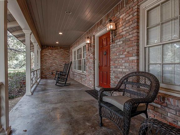4th image of 2501 Old Oaks Dr