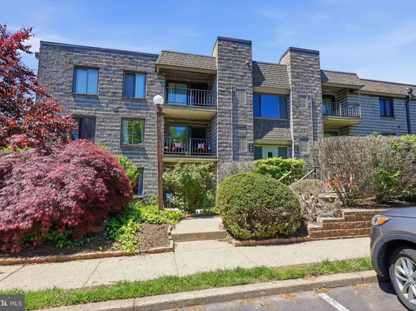 265 E Village Rd, Holland, PA 18966