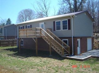 1433 Conway Dr, Granite Falls, NC 28630