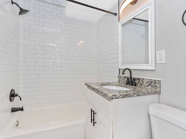 Luxurious Bathroom | Apartments for rent in Forestville, MD | Avenue Apartments
