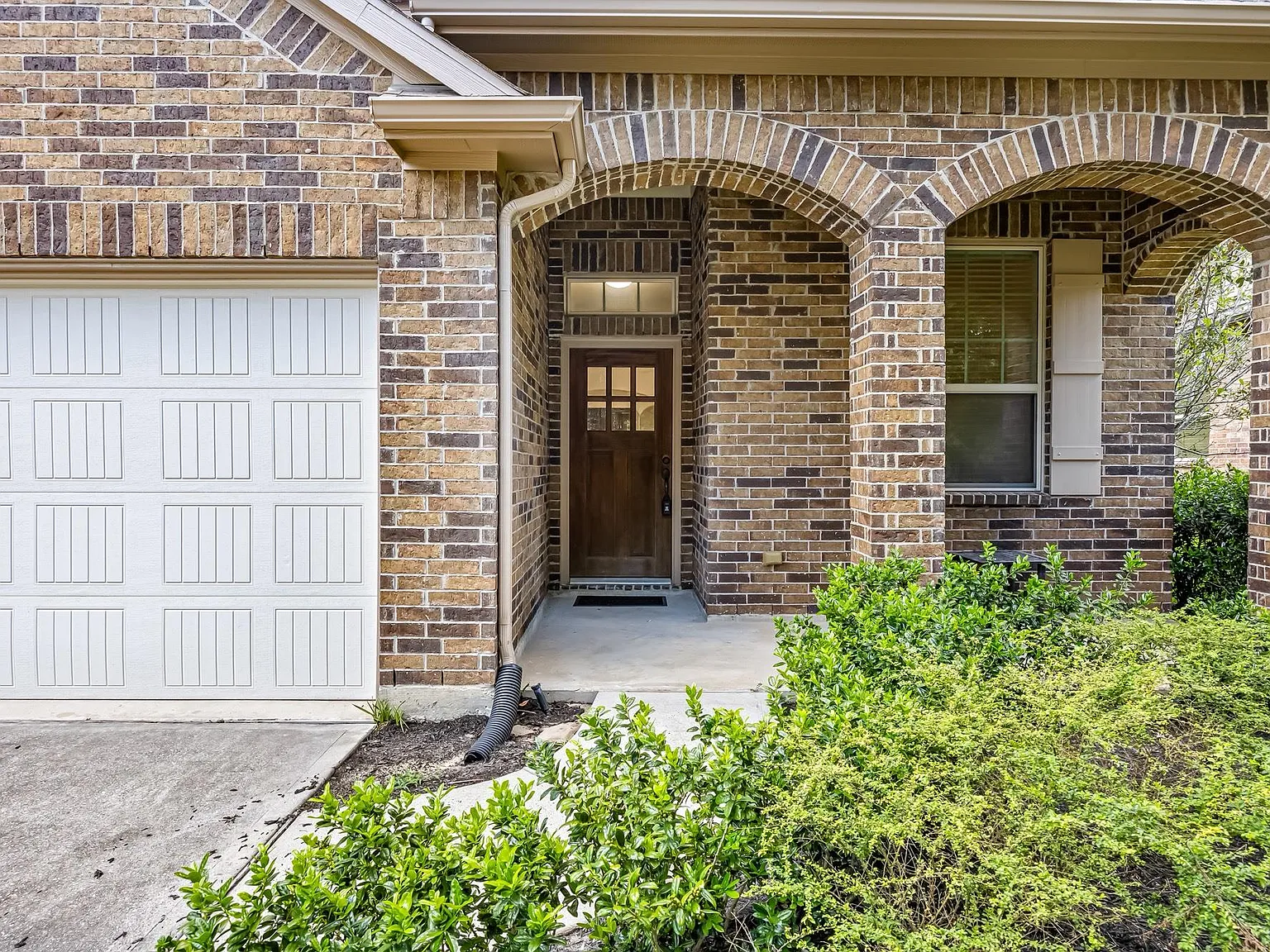 4 bed, 3.0 bath, 2189 sqft, $3,300 — Photo 3