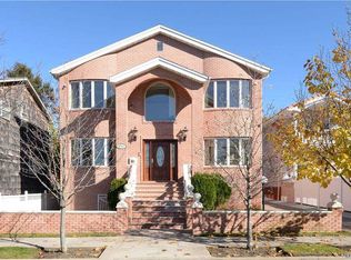 4711 248th St, Little Neck, NY 11362