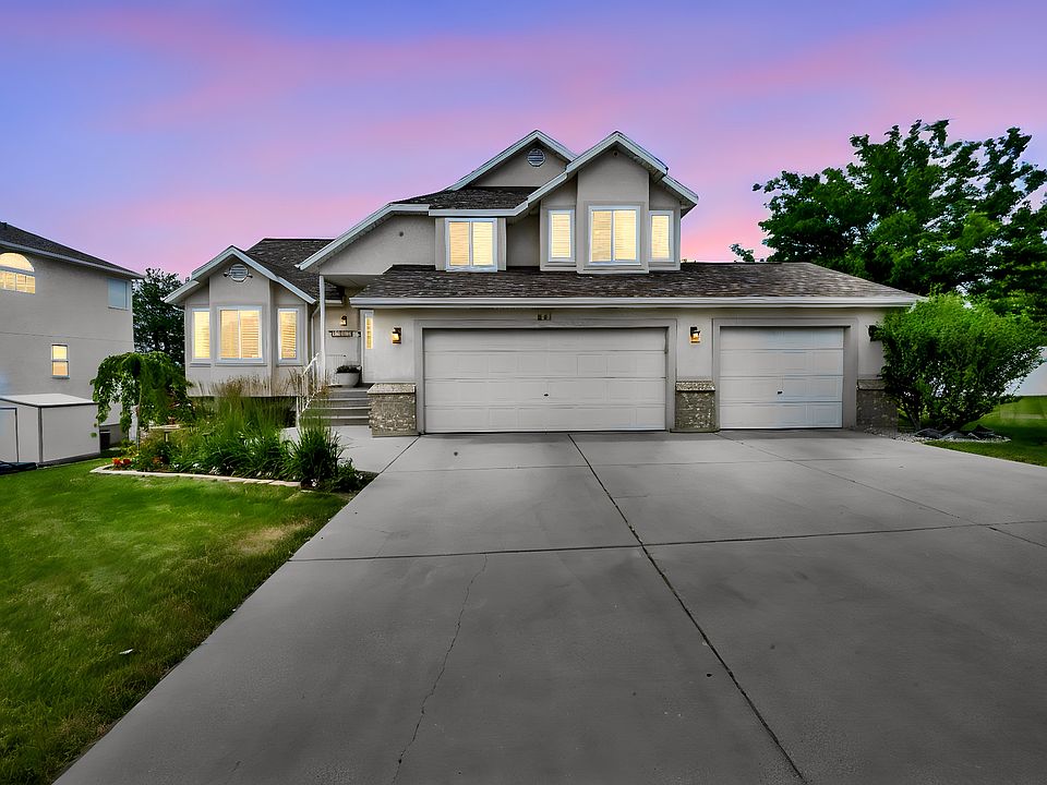 1st image of 941 E Pond Ridge Dr