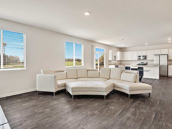 5th image of 2025 Greenview Dr