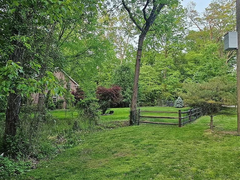 2B Paris Ave — Photo 25