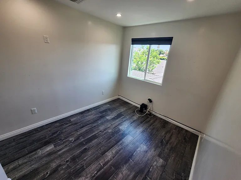 6827 Murietta Ave — Photo 7