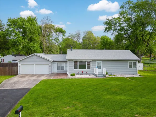 110 2nd St, Collinsville, IL 62234