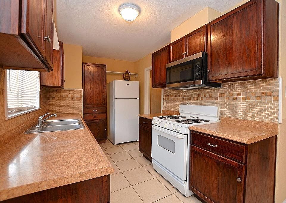 2nd image of 1132 E Virginia Way