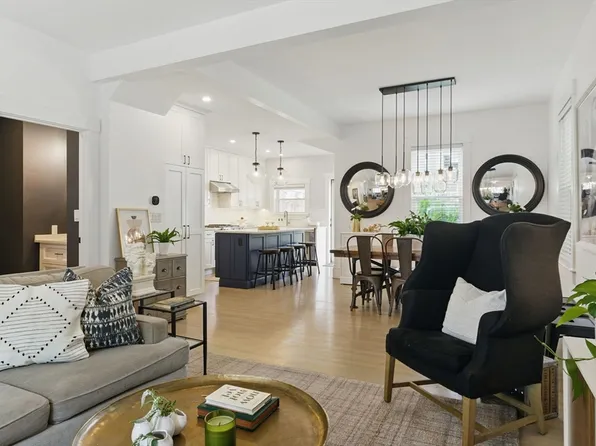 576 E 8th St, South Boston, MA 02127