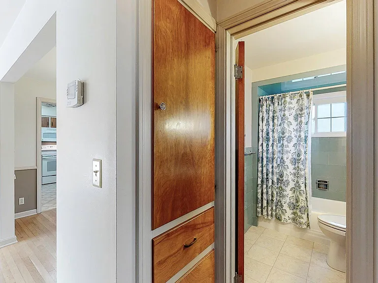 1835 Phelps Ave — Photo 14