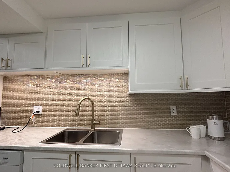 142 Waverley St #1A — Photo 9