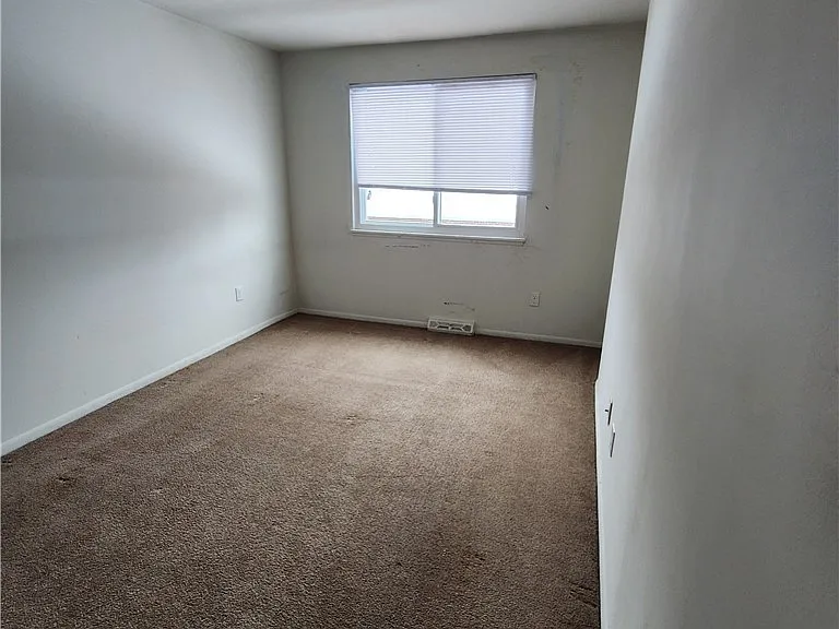 83 Sprague Rd — Photo 9
