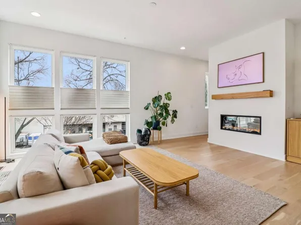 1229 Chelsea Cir NW, Atlanta, GA 30318