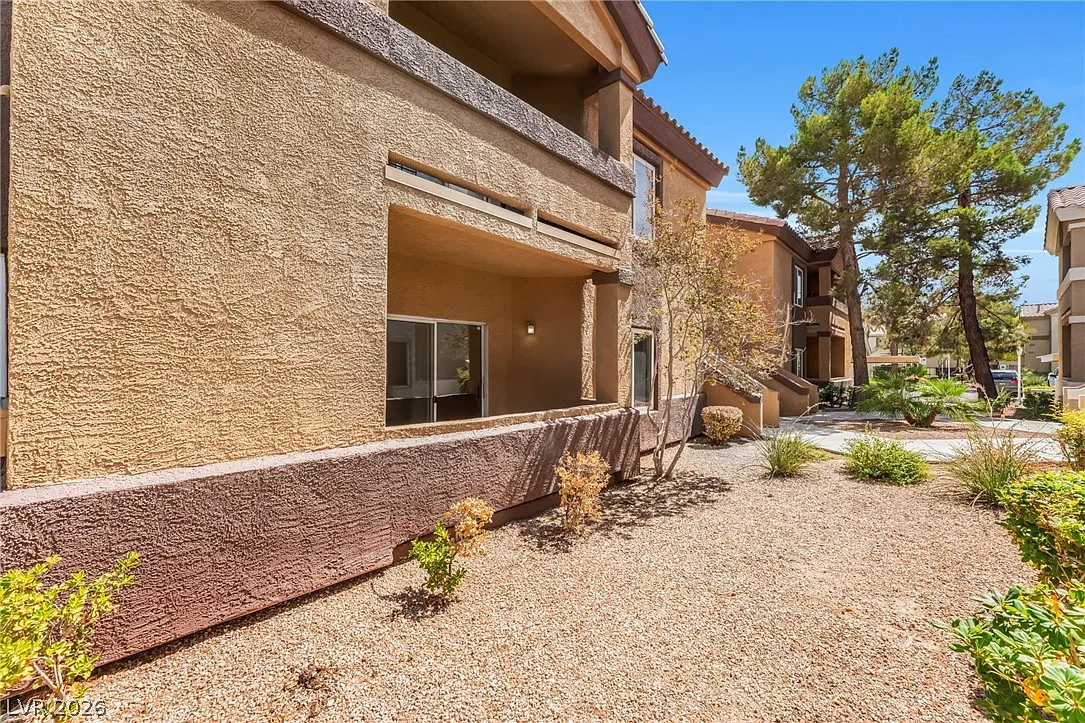 2 bed, 2.0 bath, 1369 sqft, $1,650 — Photo 2
