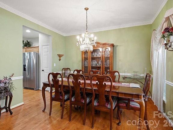 5th image of 4209 Piccadilly Ln