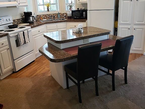 3rd image of 1271 Liberty Ln