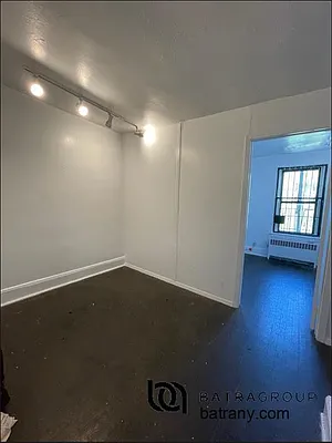 Rented by Batra Group Inc | media 22