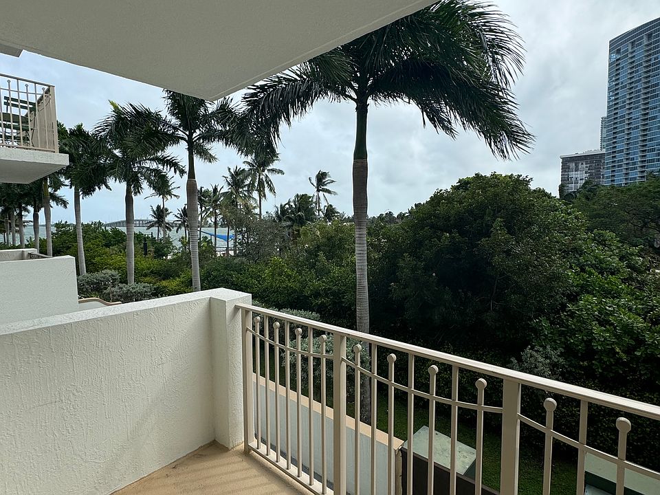 1st image of 444 NE 39th St #216