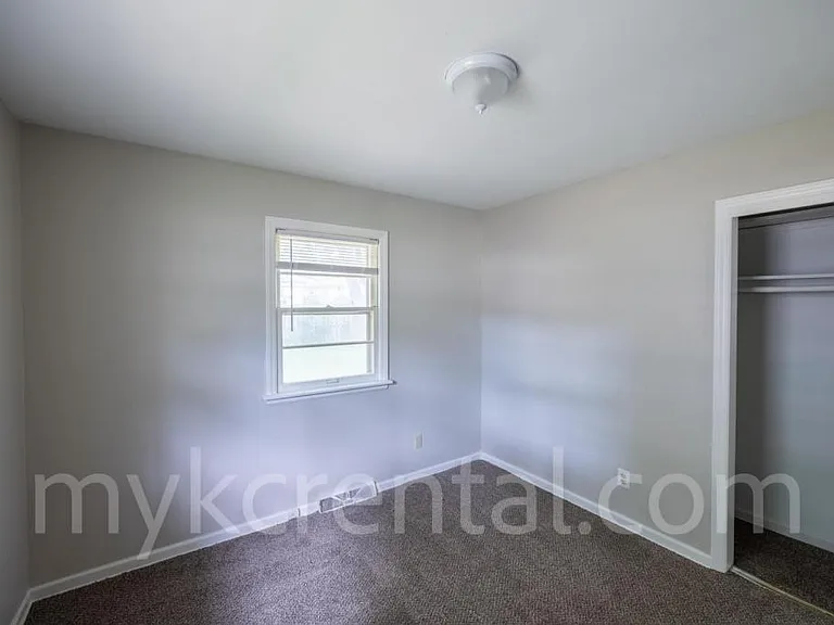 9108 W 95th St — Photo 9