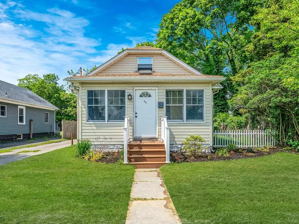 301 Oak Street, Patchogue, NY 11772
