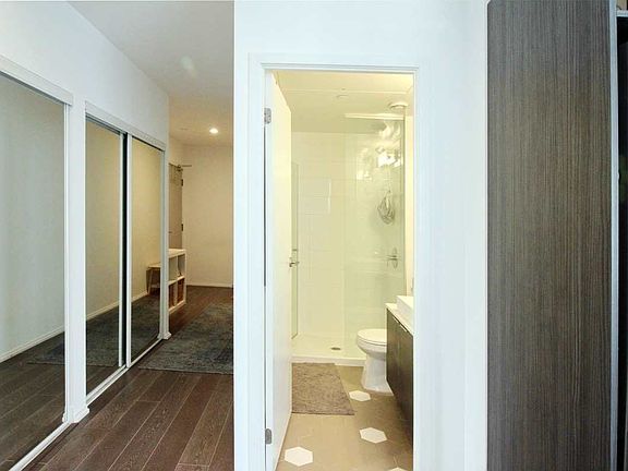 4th image of 68 Shuter St #910
