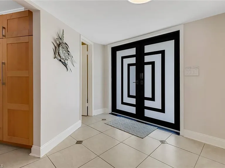 701 N Barfield Dr — Photo 5