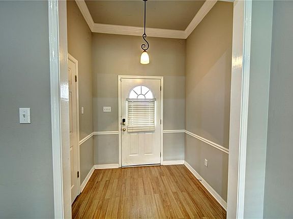 2nd image of 524 Lindsey Cir