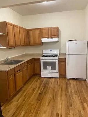 2nd image of 1117 8th Ave APT 1R
