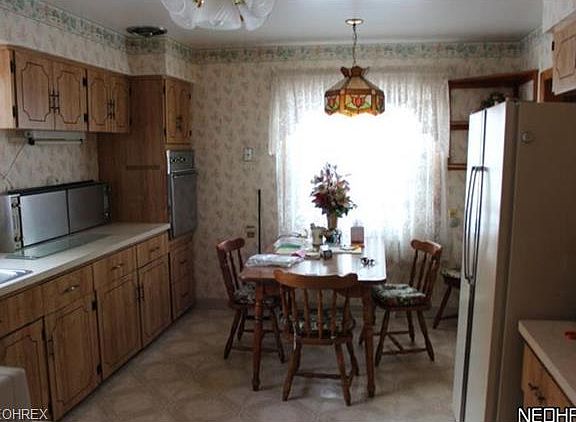 3rd image of 25251 Chatworth Dr
