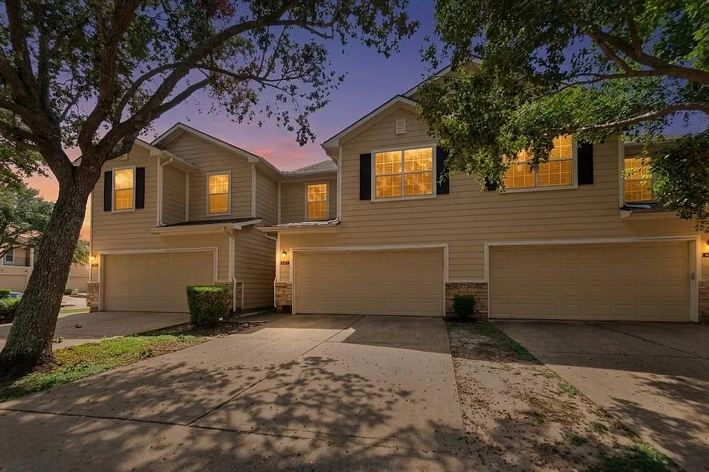 3 bed, 2.5 bath, 1668 sqft, $1,800 — Photo 2