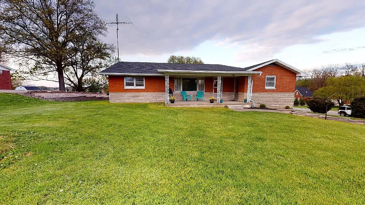 1506 W State Road 56 photo 1