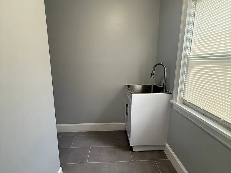 1435 W 50th St — Photo 10