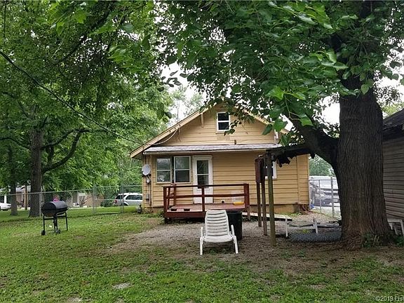 4th image of 303 E Caleb St