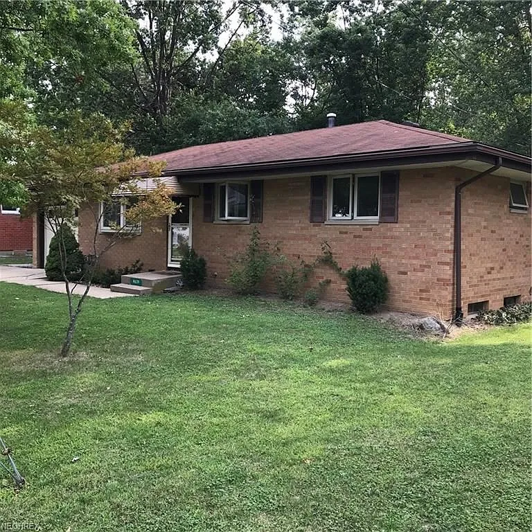 4639 Hollyview Dr photo 1