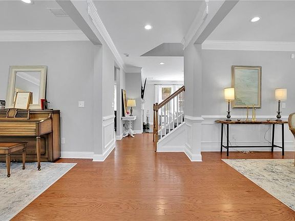 5th image of 1045 Colgan Ct