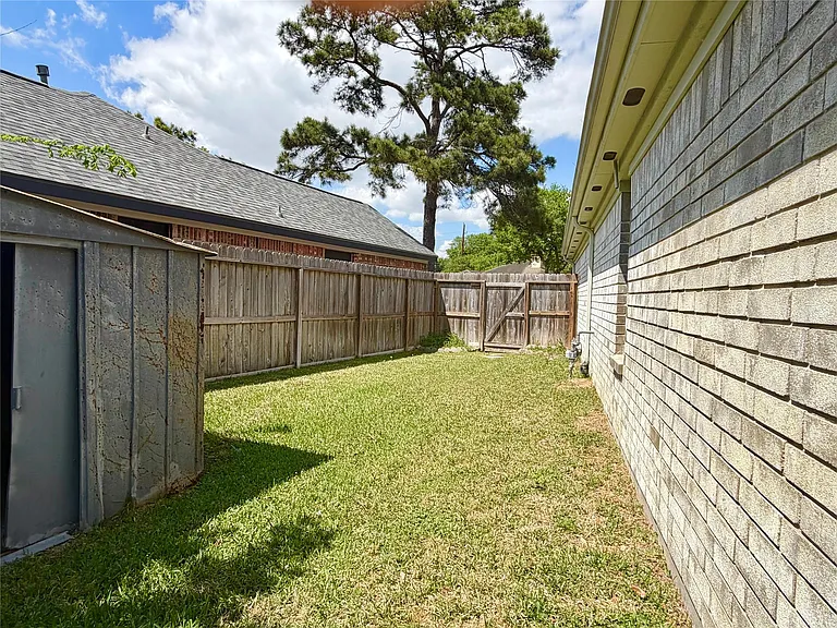 17407 Chamberlain Dr — Photo 27