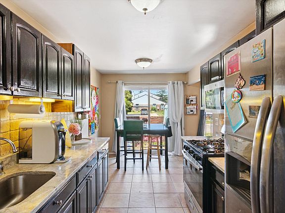 5th image of 41065 Southwind Dr
