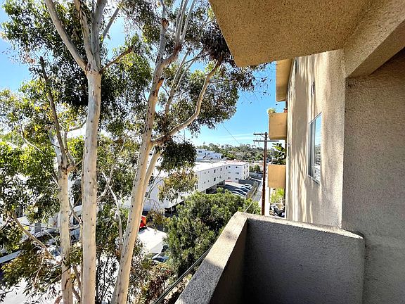 4th image of 2015 Robinson Ave #9