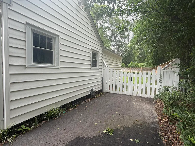 213 Haynsworth St — Photo 30