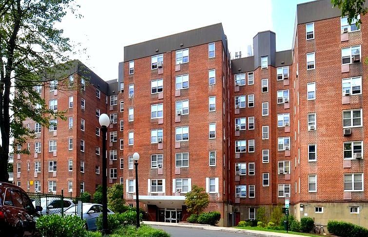2nd image of 140 Pelham Rd APT 2B