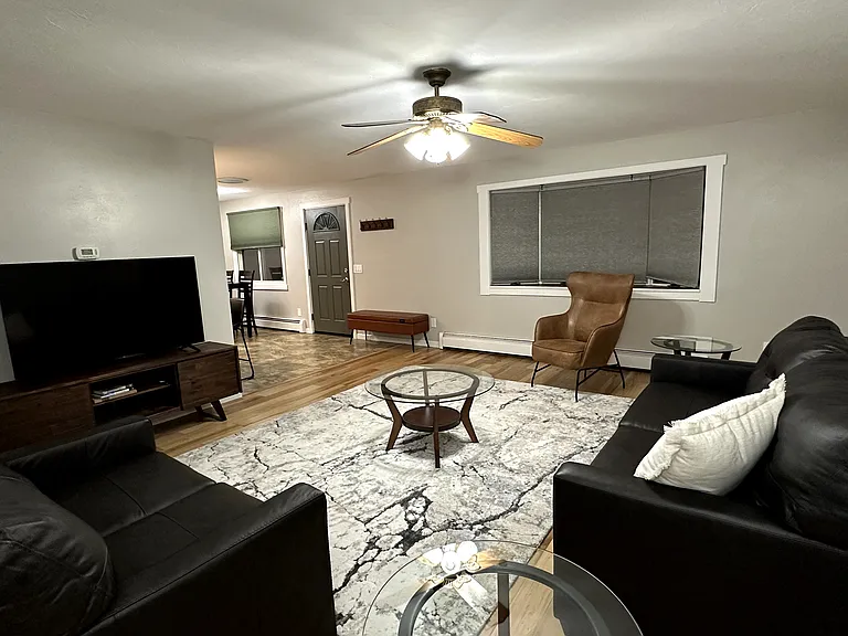 601 Parkhill Dr — Photo 8