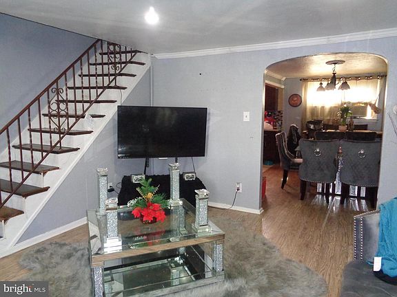 3rd image of 5275 Burton St