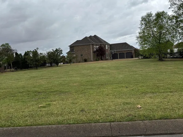 2383 Fairway Dr, Dyersburg, TN 38024