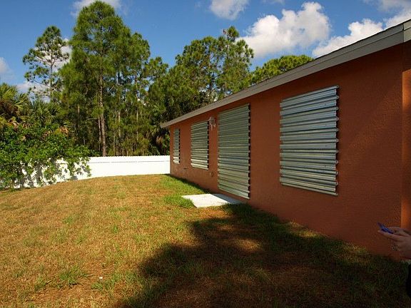 This photo shows the color of the exterior a little truer then the other pics