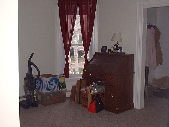 lower unit dining room